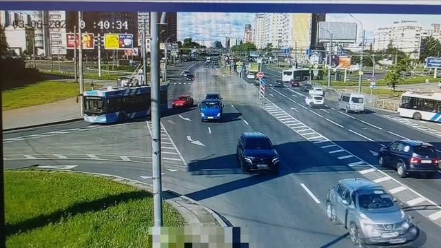 Момент массовой аварии во Фрунзенском районе Санкт-Петербурга: грузовик вылетает на встречную полос смотреть онлайн