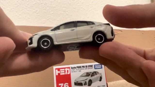 Tomica Toyota Prius PHV GR Sport no.76 unboxing смотреть онлайн