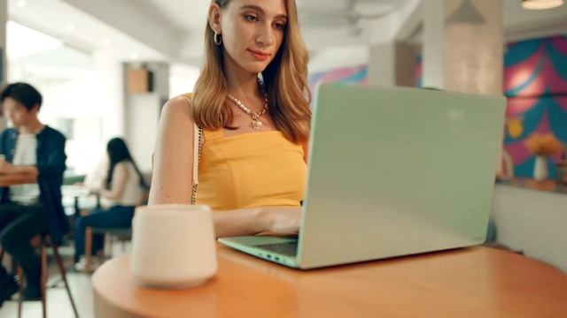 MEGABOOK T1 - первый ноутбук TECNO смотреть онлайн