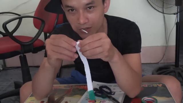 Diy - Roll a piece of paper continuously to form a scroll смотреть онлайн
