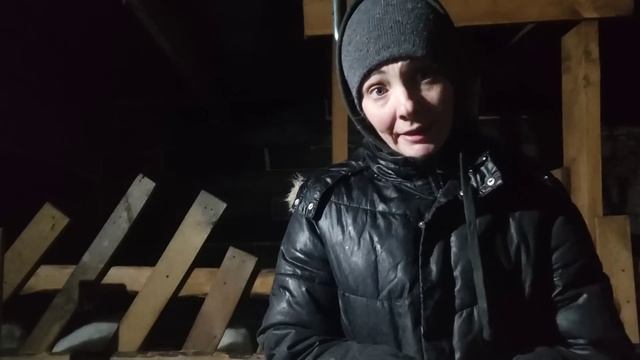 Приехал ветеринар.Осеменил корову,еле справился с ней.Неправильные советы.Уберём рога.