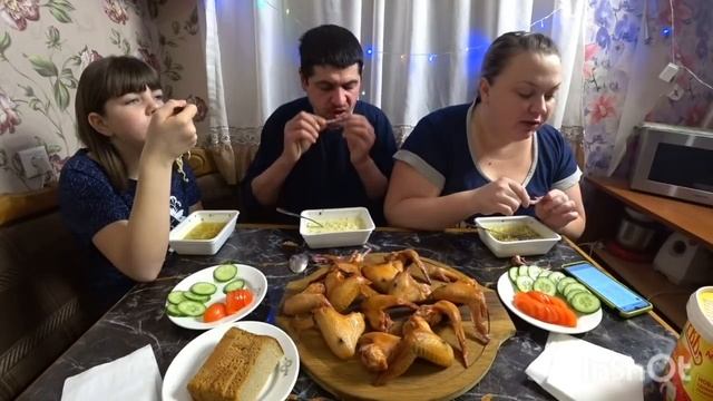 мукбанг дошик и копчёные крылышки смотреть онлайн