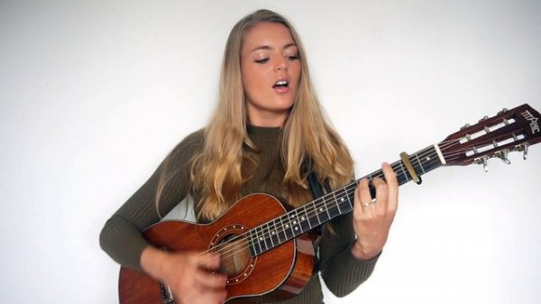 Sweet but Psycho - Ava Max Cover by Laurie Akkerman