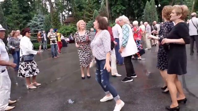 ОБМАНУЛА, РАСТОПТАЛА И ЗАБЫЛА! СЧАСТЛИВЫЕ МОМЕНТЫ ИЗ ПАРКА ГОРЬКОГО ХАРЬКОВ 2021 смотреть онлайн