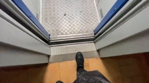 Лифт КМЗ заглючил, потом сломался + вызываю диспетчера