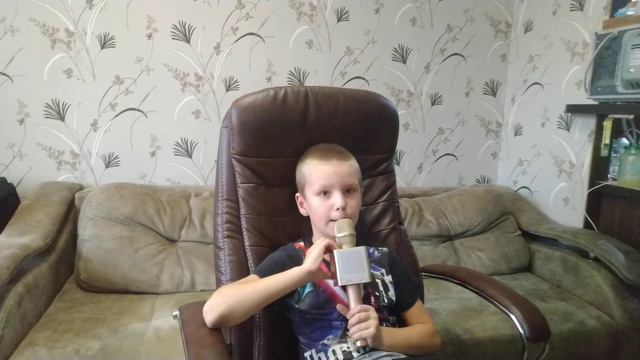 Песня едим едим в соседнее село.