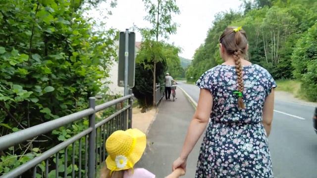 Река в Германии, где Юра Шатунов ловил рыбу. Деревня. Der Fluss, in dem Yura Shatunov fischte. смотреть онлайн
