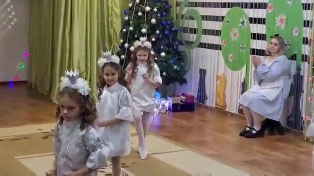 Танец"Царевны" 2023 г. подготовительная группа МБДОУ "Рябинка" смотреть онлайн