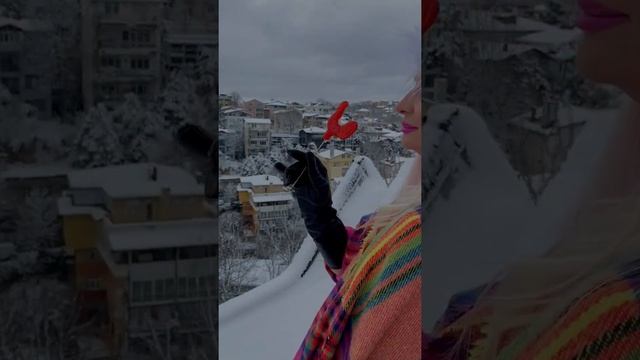 Стихи о любви «Когда первая снежинка…» автор -Марина Верета смотреть онлайн