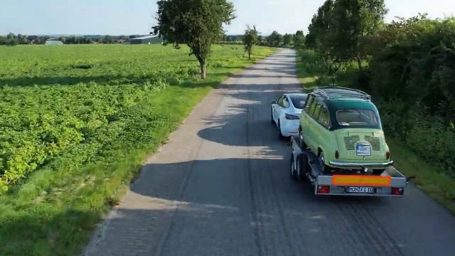 Tesla Model 3 und Fiat Multipla 600 смотреть онлайн