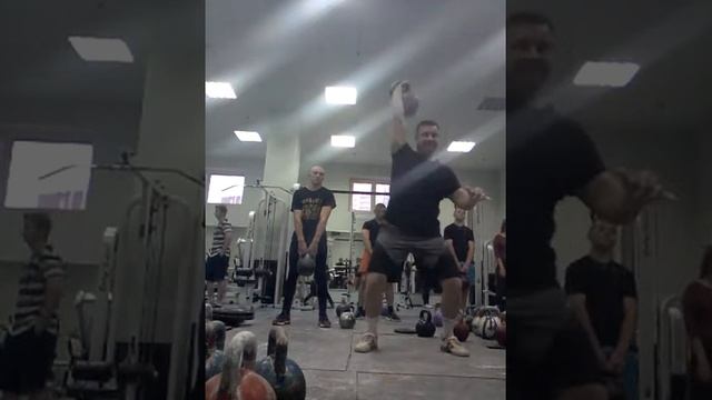 Зал БГУ. Тренировка . Рывок гири 34кг ×9.45 мин. Результат 132 подъема смотреть онлайн