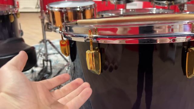 I got a huge 1980s drum kit. смотреть онлайн