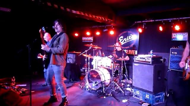 Chameleons Vox, 'Tears,' live at Eric's, Liverpool 22nd Nov 2013. смотреть онлайн