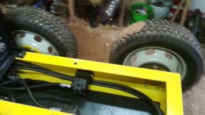 Бортоповоротный минитрактор на гидроприводе. Установка насосного модуля.