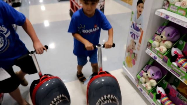 New Toys in Toys R Us for Christmas ? Shopping Fun смотреть онлайн