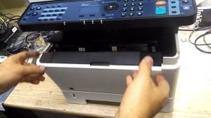 Инструкция Kyocera M2235dn после заправки не набирает тонер пишет "закончился тонер"