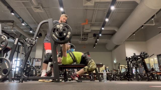 Д4. Жим штанги лежа на брусок смотреть онлайн