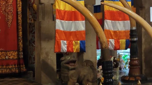 Шри Ланка. Храм зуба Будды в Канди. смотреть онлайн