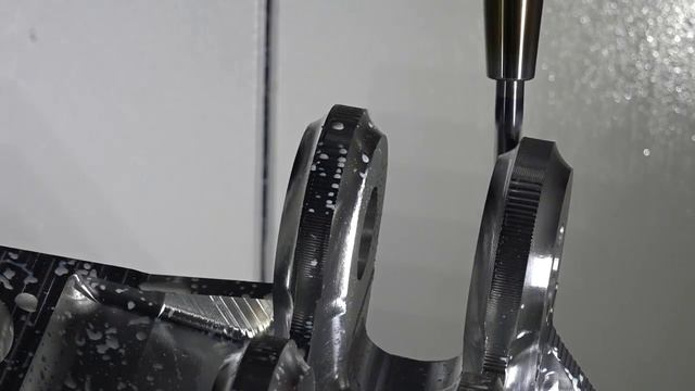 GT 630 5 Пятиосевой обрабатывающий центр с поворотным столом смотреть онлайн