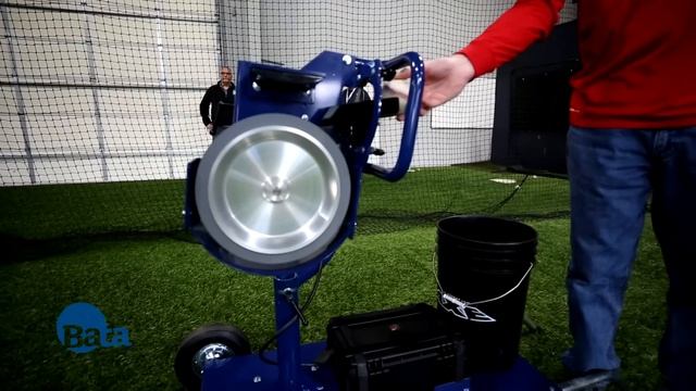 Cordless BATA B1-Curve Pitching Machine смотреть онлайн