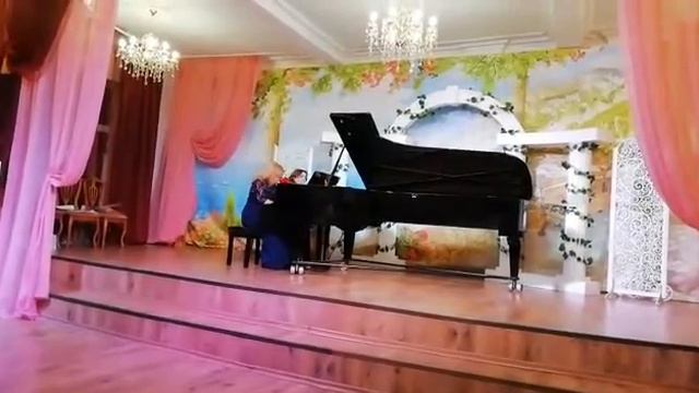 Штраус "На прекрасном голубом Дунае". Исполняют Эмма Бондаренко и Вера Квач смотреть онлайн