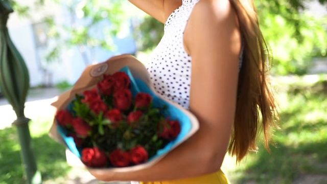 Букет из 15 красных роз (Кения) Standart с фисташкой смотреть онлайн