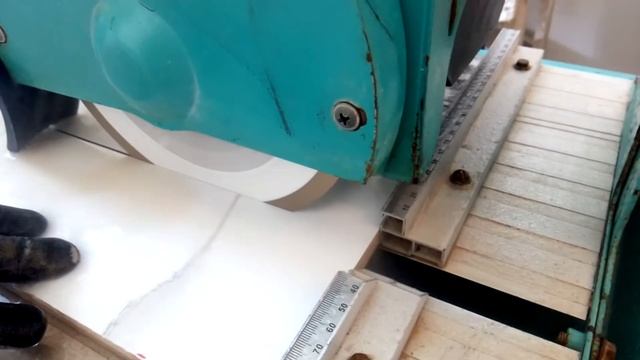 Заусовка, порезка плитки под 45 градусов. Резка плитки на мокрорезе. Плиткорез Sturm смотреть онлайн