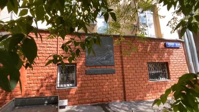 ВЛОГ. Стрижка в легендарном салоне, новые книги, окрошка в камергерском. встреча с Мэром смотреть онлайн