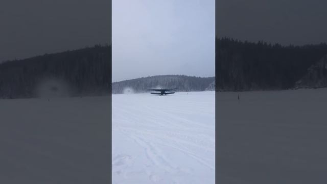Приземление самолёта Ан-2 на лёд замерзшего Павловского водохранилища. смотреть онлайн