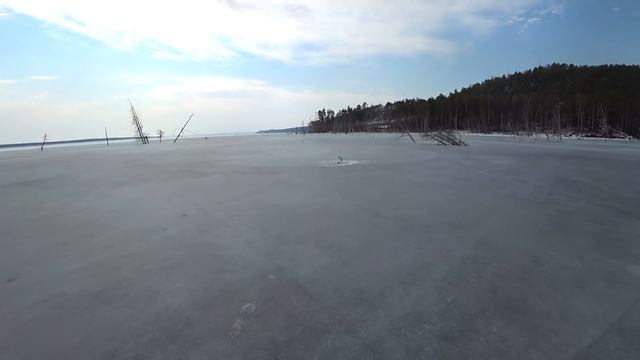 Едем на рыбалку на весенний лёд. День первый. Заброска. Рыбалка. Щука на жерлицы. Окунь на блесну. смотреть онлайн