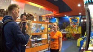 ВЫИГРАЛ ТЕЛЕФОН В АВТОМАТЕ НОЖНИЦЫ!!!