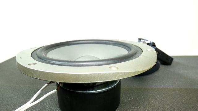 Infinity Alpha speaker bass excursion test [sweep tone] смотреть онлайн