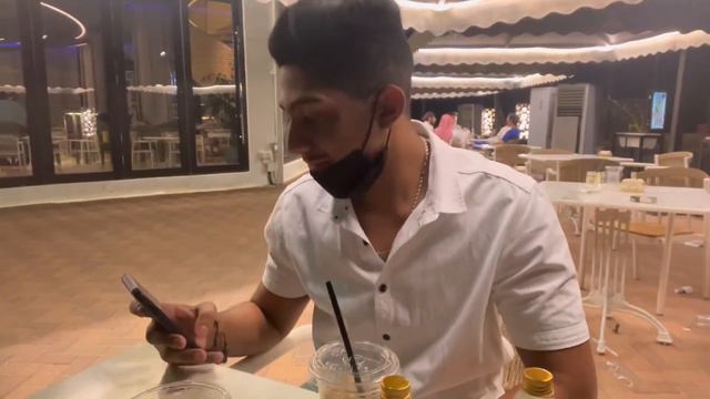 FAMOUS RANDOM COFFEE SHOP IN SAUDI ARABIA смотреть онлайн