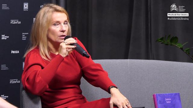 Spotkanie z Joanną Bator – wrocławska premiera „Ucieczki niedźwiedzicy” смотреть онлайн