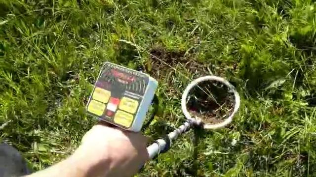 Поиск монет металлоискатель Терра-н 5 руб. в поле.mp4 смотреть онлайн