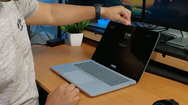 افضل لابتوب من مايكروسوفت بس... محدش بيشتريه! смотреть онлайн