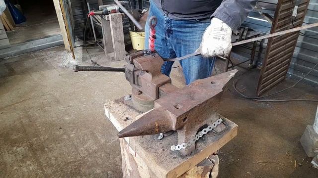 Новый вариант: КОВАНАЯ КОЧЕРГА с крученой ручкой и завитком СВОИМИ РУКАМИ; Художественная Ковка смотреть онлайн