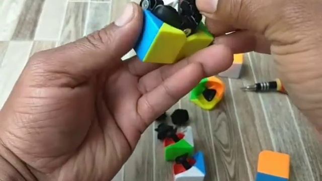 2X2 Rubik's cube assembly & Disassembly tutorial (inside 2X2 Rubik's cube) смотреть онлайн