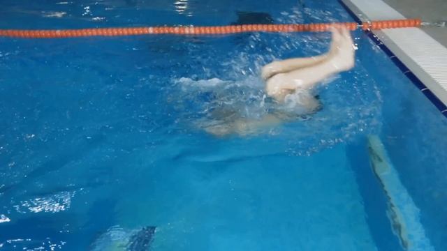 Разворот при плавании кролем | Школа плавания #7 смотреть онлайн