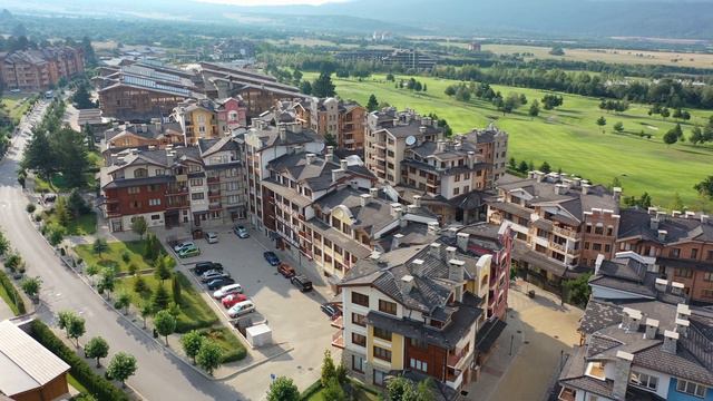 Фото и видео съёмка с квадрокоптера в Болгарии. Закрытый гольф клуб Pirin Golf смотреть онлайн