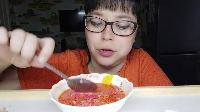 Мукбанг | Тарелка борща и пол булки хлеба | Церковное ОПГ?
