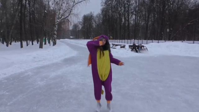 Гуляем в кигуруми. Часть 3. Каток и коньки. смотреть онлайн