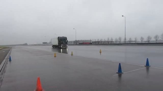 Безопасность грузовых автомобилей Scania в любой ситуации смотреть онлайн