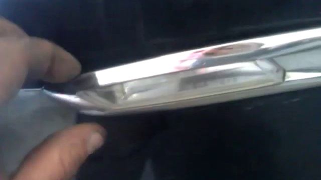 BMW снимаем повороты передние окуратно .