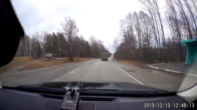 Мятая тачка на дороге + приняли полицаи за сплошную смотреть онлайн