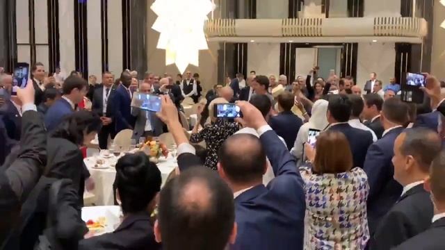 Пашинян, Макрон и Трюдо станцевали под армянскую музыку смотреть онлайн
