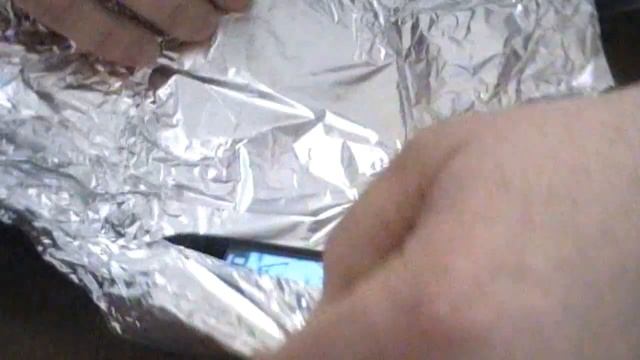 ЕСЛИ ТЕЛЕФОН ЗАВЕРНУТЬ ФОЛЬГОЙ ПРОИЗОЙДЕТ ЭТО смотреть онлайн