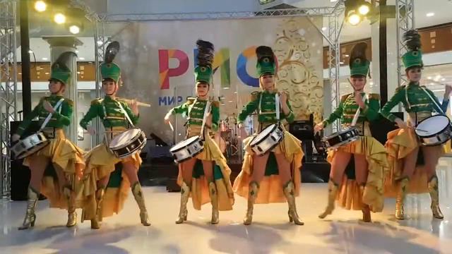 Шоу барабанщиц. Марш смотреть онлайн