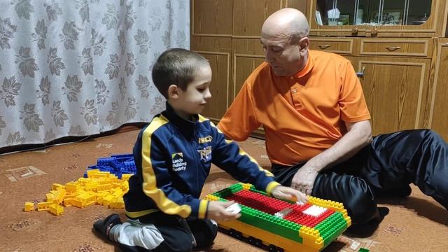 Павел с дедом собирают боевую машину. смотреть онлайн