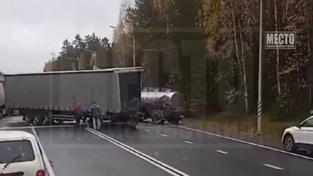 Молоковоз лоб в лоб с фурой. ДТП у поворота на Мурыгино